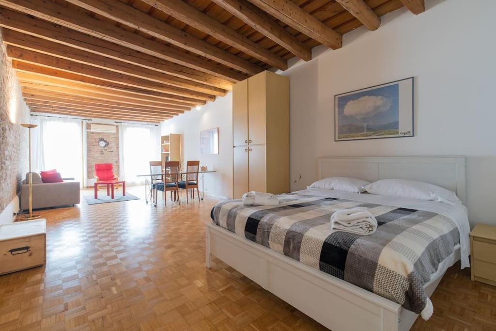 Enjoy Home - Appartamento Orologio, Piazza Dei Signori Padova Luaran gambar